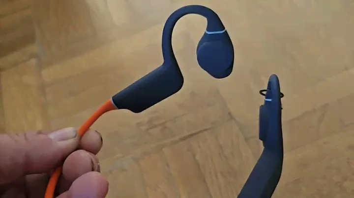 Creative Casque à Conduction osseuse étanche et sans Fil Outlier Free Pro+, Casque ultra léger 32g