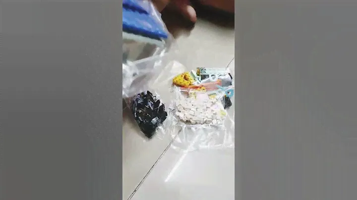 Unboxing Lego 41938 Dots